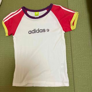 アディダス(adidas)のアディダズ白肩切りかえピンクTシャツ(Tシャツ(半袖/袖なし))