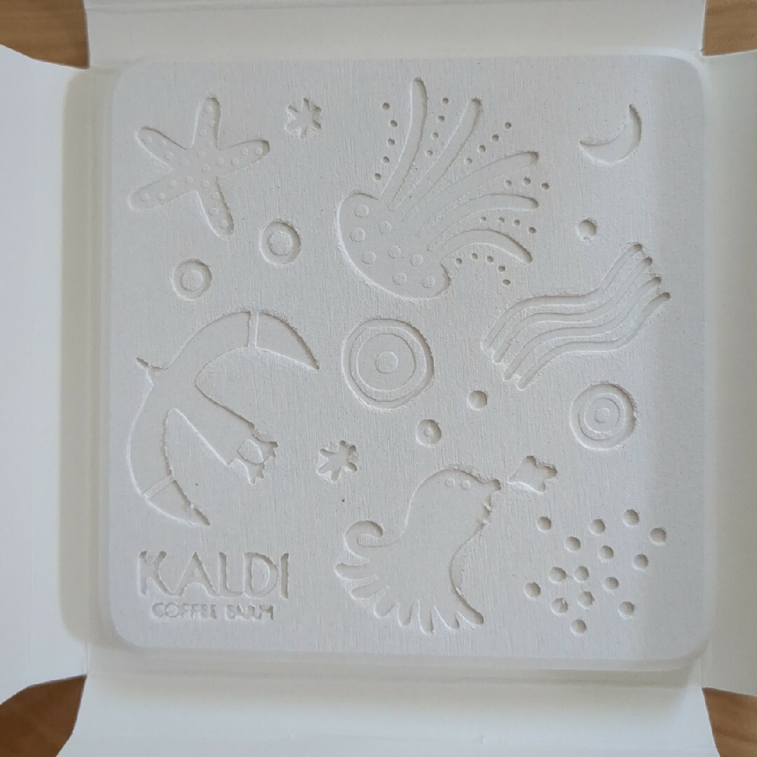 KALDI(カルディ)のカルディ　珪藻土コースター インテリア/住まい/日用品のキッチン/食器(テーブル用品)の商品写真