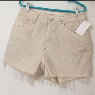 エイチアンドエム(H&M)の新品未使用　H&M ハイウエストホワイトデニムショートパンツ (ショートパンツ)