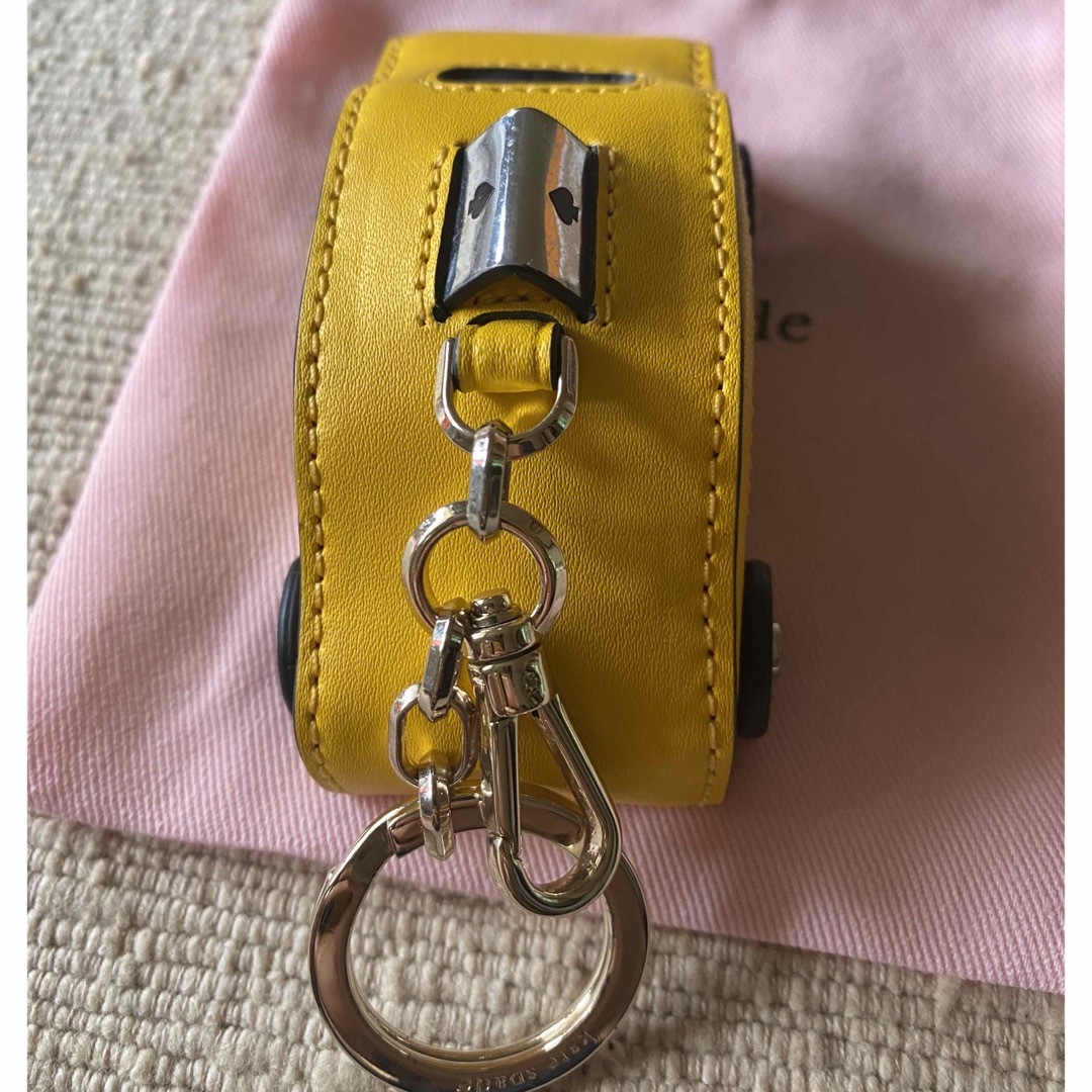 kate spade new york(ケイトスペードニューヨーク)のkate spade new york イエローキャブ　チャーム　タクシー レディースのファッション小物(キーホルダー)の商品写真