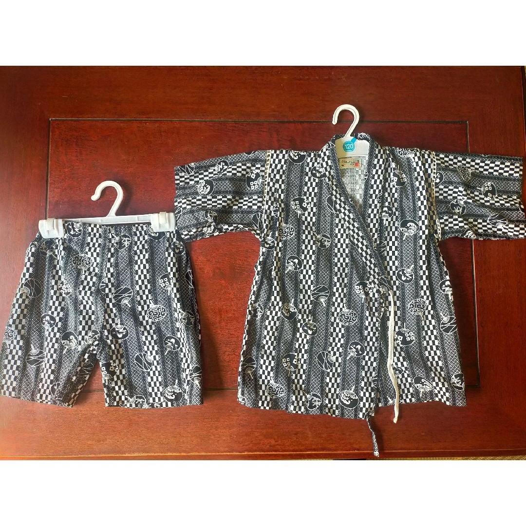 西松屋(ニシマツヤ)の甚平　キッズ　１２０センチ キッズ/ベビー/マタニティのキッズ服男の子用(90cm~)(甚平/浴衣)の商品写真