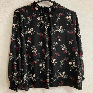 イング(INGNI)の新品同様！【INGNI】小花柄長袖カットソー✳︎イングシンプルハイネック(カットソー(長袖/七分))