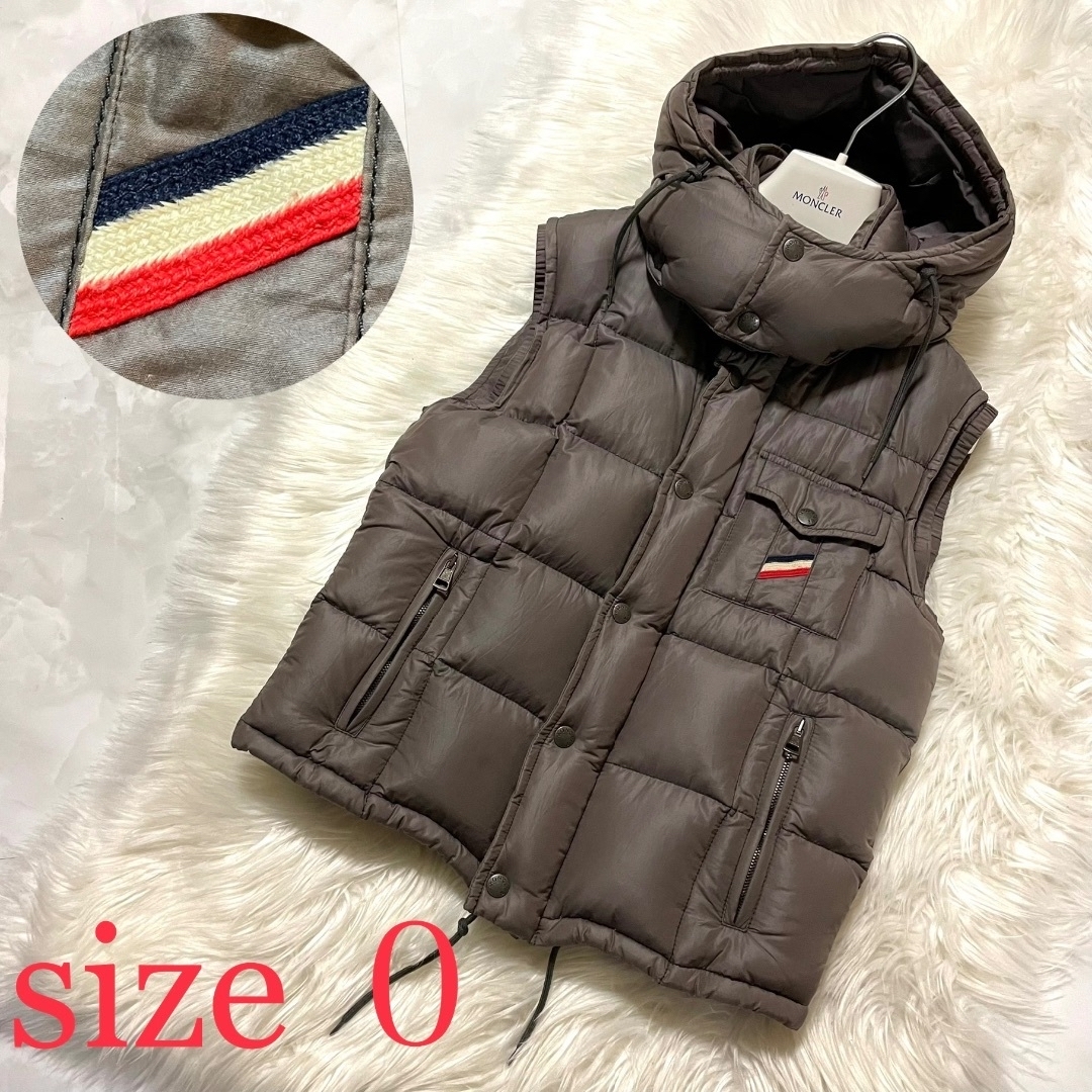 MONCLER(モンクレール)の本物美品 モンクレール  フード付き W-ZIP ダウン ベスト 0 グレージュ メンズのジャケット/アウター(ダウンベスト)の商品写真