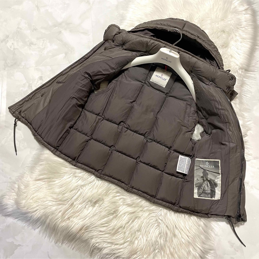 MONCLER(モンクレール)の本物美品 モンクレール  フード付き W-ZIP ダウン ベスト 0 グレージュ メンズのジャケット/アウター(ダウンベスト)の商品写真