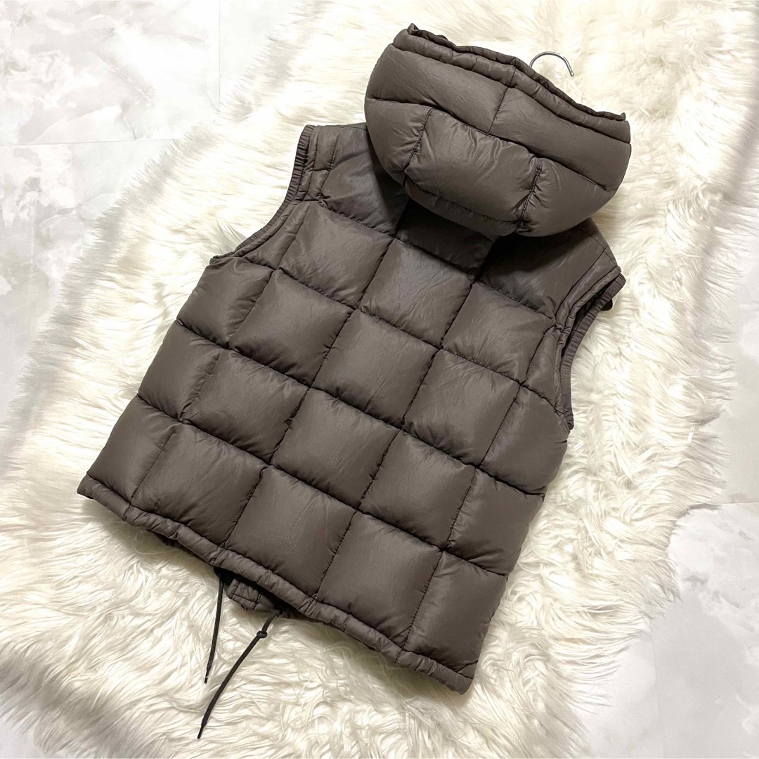 MONCLER(モンクレール)の本物美品 モンクレール  フード付き W-ZIP ダウン ベスト 0 グレージュ メンズのジャケット/アウター(ダウンベスト)の商品写真