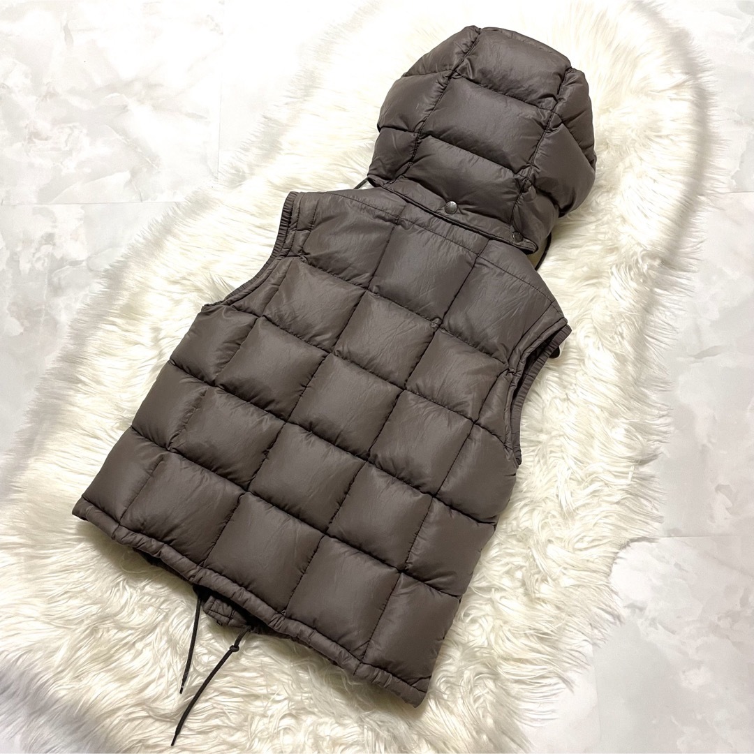 MONCLER(モンクレール)の本物美品 モンクレール  フード付き W-ZIP ダウン ベスト 0 グレージュ メンズのジャケット/アウター(ダウンベスト)の商品写真