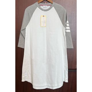 トムブラウン(THOM BROWNE)の【新品　タグ付き】　THOM BROWNE(ひざ丈ワンピース)