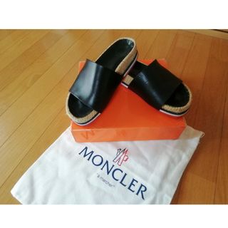 モンクレール(MONCLER)の高級ライン　モンクレール MONCLER サンダル　ビーチサンダル　トリコロール(サンダル)