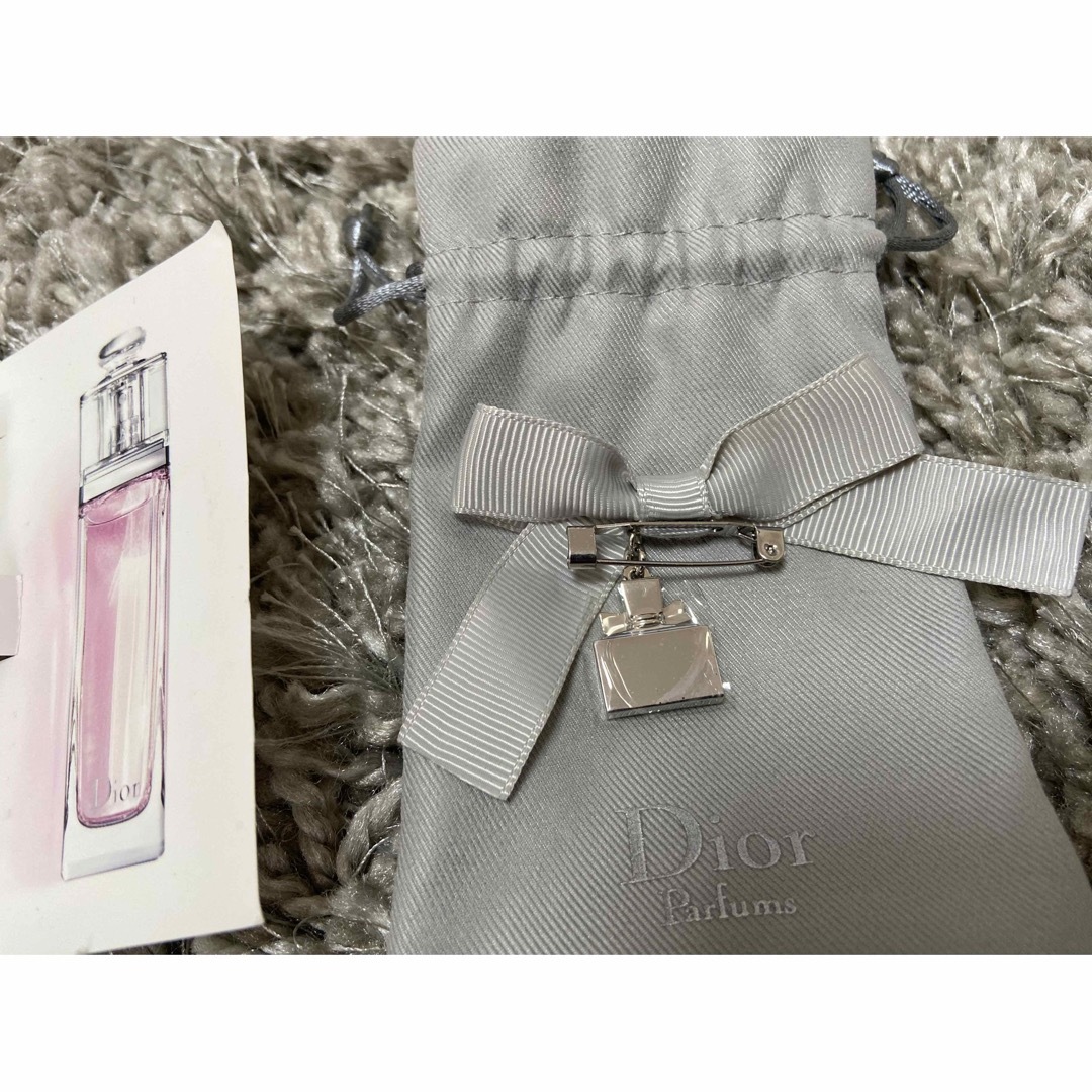 Dior(ディオール)のDior  ノベルティー　ピンとフレグランス エンタメ/ホビーのコレクション(ノベルティグッズ)の商品写真