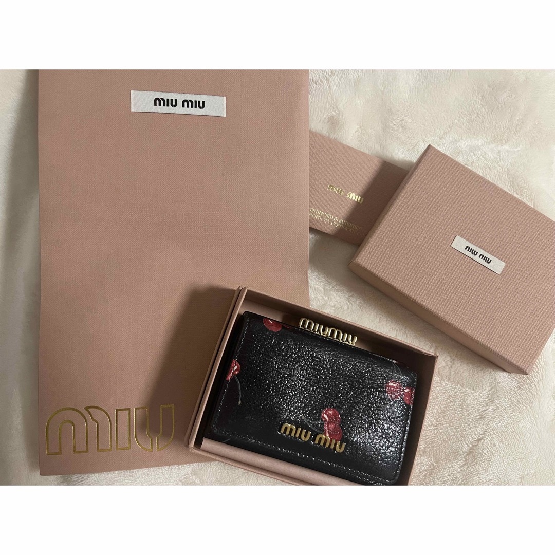 miumiu財布miumiu - チェリーがま口財布