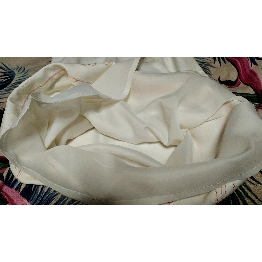 jun ashida(ジュンアシダ)の美品♥ミスアシダ♥アシンメトリースカート♥花柄♥麻♥絹♥ひざ丈♥レッド♥ホワイト レディースのスカート(ひざ丈スカート)の商品写真