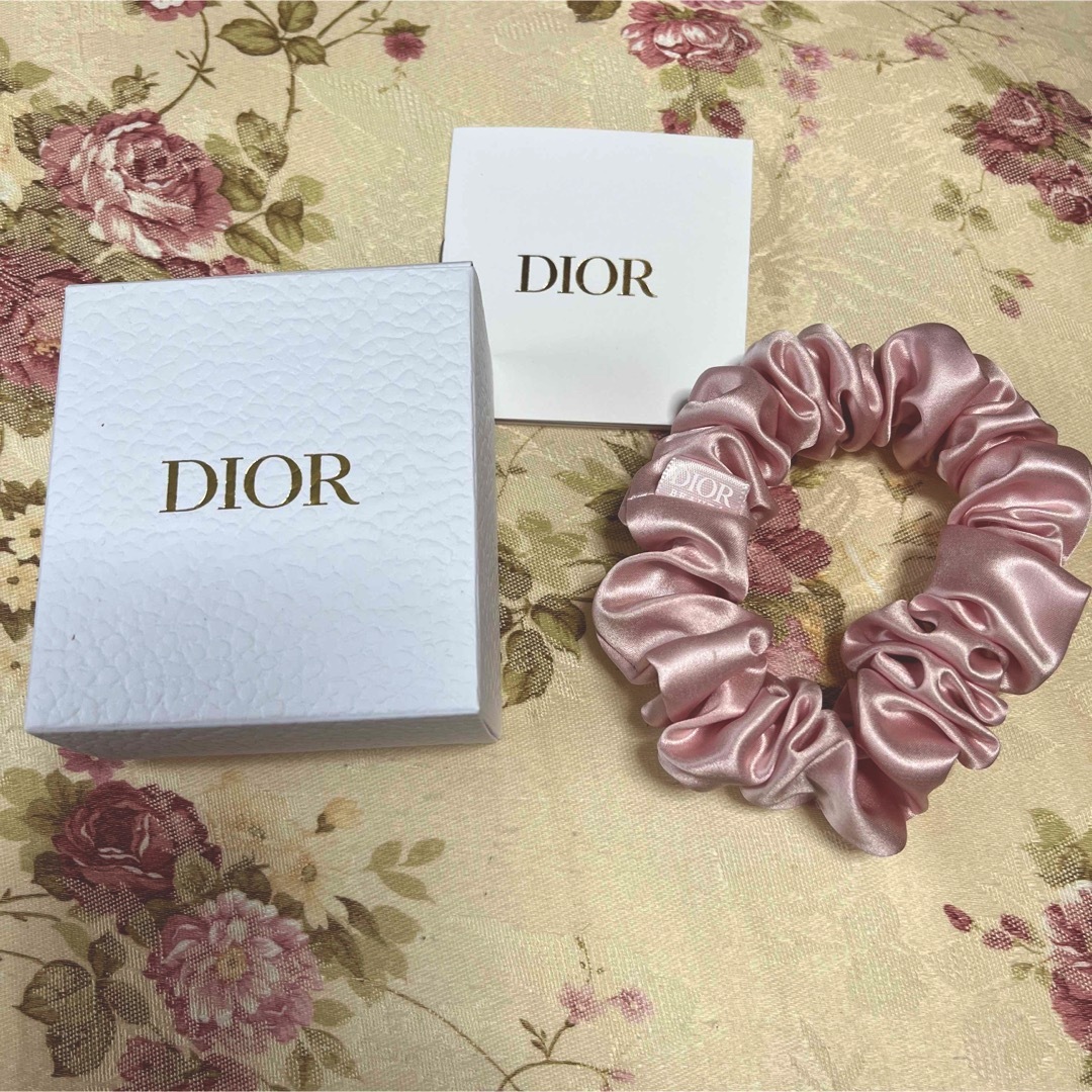 Dior(ディオール)のDior シュシュ✨新品未使用❣️ レディースのヘアアクセサリー(ヘアゴム/シュシュ)の商品写真