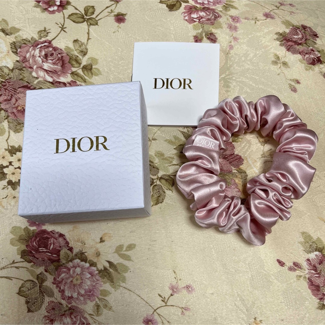 Dior(ディオール)のDior シュシュ✨新品未使用❣️ レディースのヘアアクセサリー(ヘアゴム/シュシュ)の商品写真