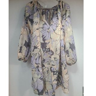 エイチアンドエム(H&M)のH&M　花柄　リゾートカットソー　チュニック　秋(カットソー(長袖/七分))