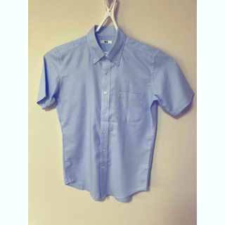 ユニクロ(UNIQLO)のユニクロ　ノーアイロン　ボタンダウンワイシャツ　ブルー(シャツ)