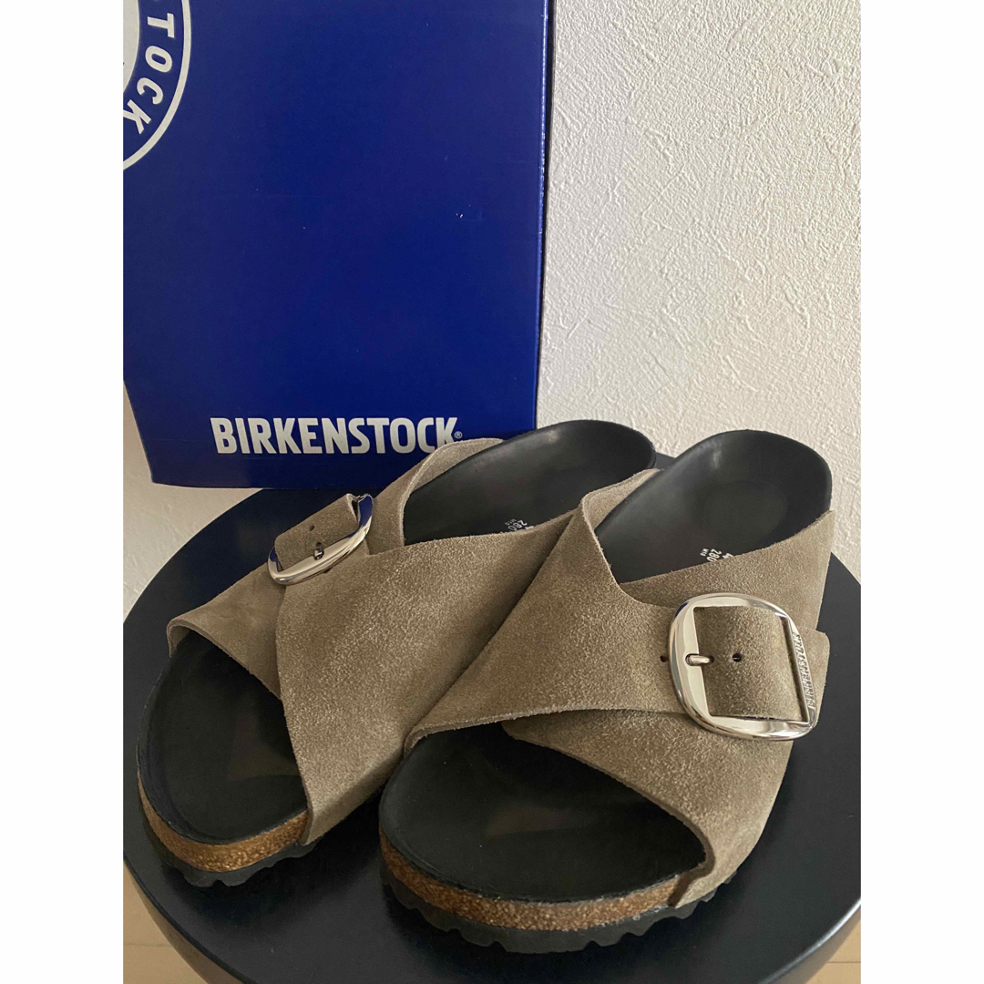 BIRKENSTOCK(ビルケンシュトック)の【新品】ビルケンシュトック　アローサ　ビックバックル　サンダル　43 メンズの靴/シューズ(サンダル)の商品写真