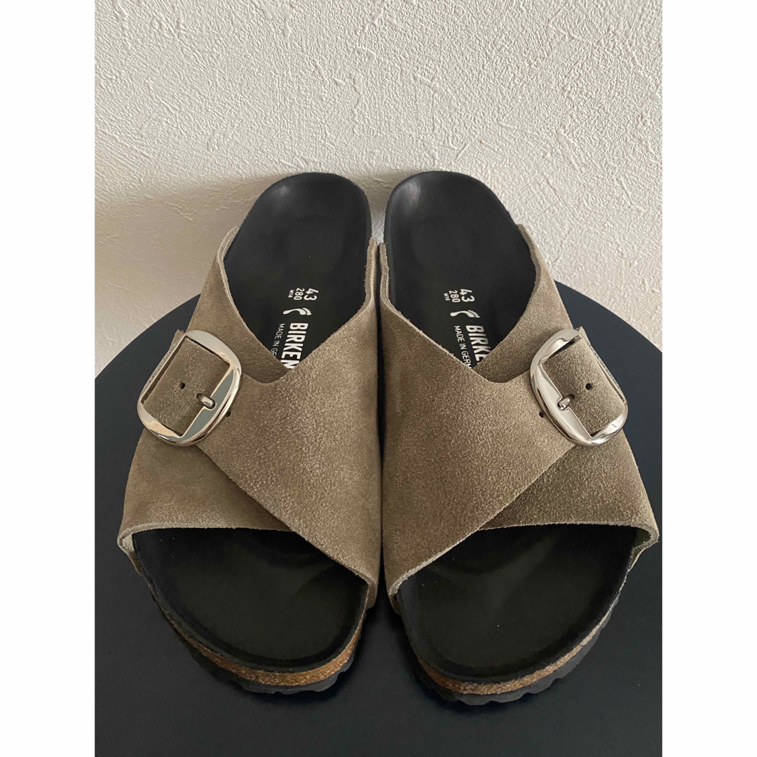 BIRKENSTOCK(ビルケンシュトック)の【新品】ビルケンシュトック　アローサ　ビックバックル　サンダル　43 メンズの靴/シューズ(サンダル)の商品写真