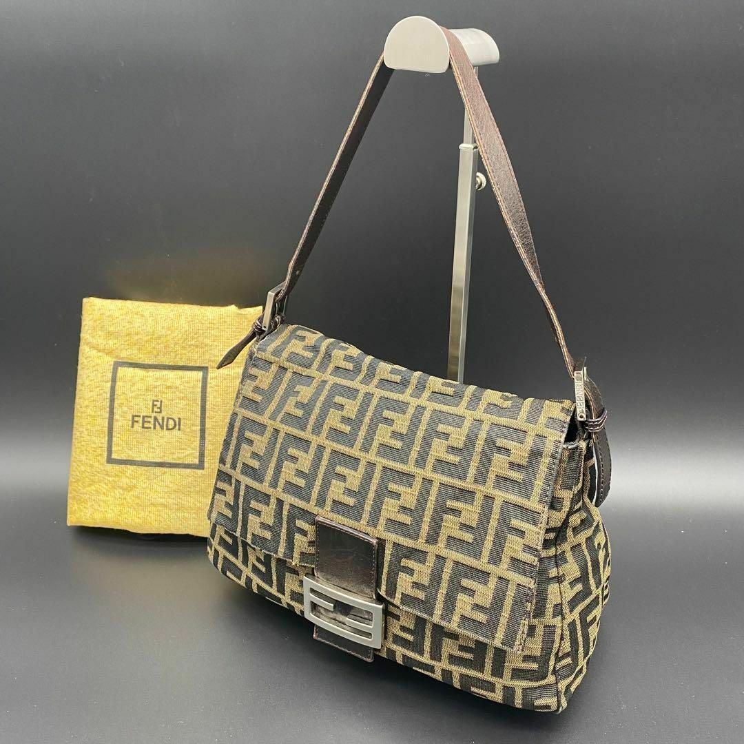 FENDI - 【美品】FENDI マンマバケット ズッカ 総柄 ワンショルダー