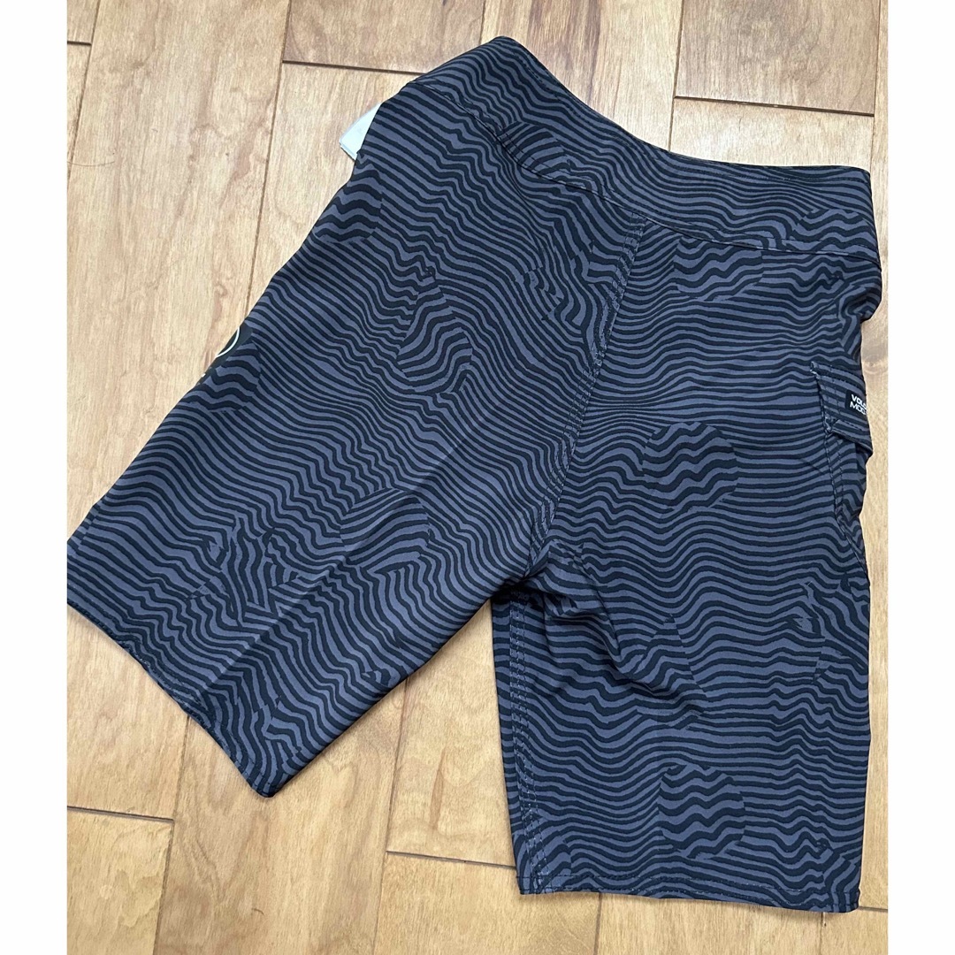 volcom(ボルコム)のvolcom サーフパンツ　ハーフパンツ　140 キッズ/ベビー/マタニティのキッズ服男の子用(90cm~)(パンツ/スパッツ)の商品写真