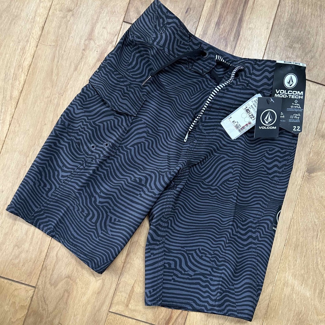 volcom(ボルコム)のvolcom サーフパンツ　ハーフパンツ　140 キッズ/ベビー/マタニティのキッズ服男の子用(90cm~)(パンツ/スパッツ)の商品写真