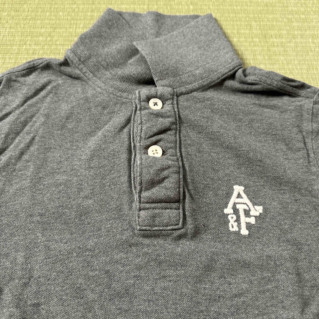 Abercrombie&Fitch(アバクロンビーアンドフィッチ)のAbercrombie & Fitch グレーポロシャツ メンズのトップス(ポロシャツ)の商品写真
