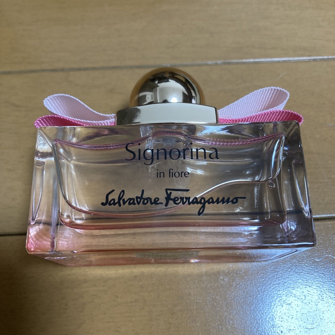 Salvatore Ferragamo(サルヴァトーレフェラガモ)のサルヴァトーレ フェラガモ「シニョリーナ」 コスメ/美容の香水(香水(女性用))の商品写真