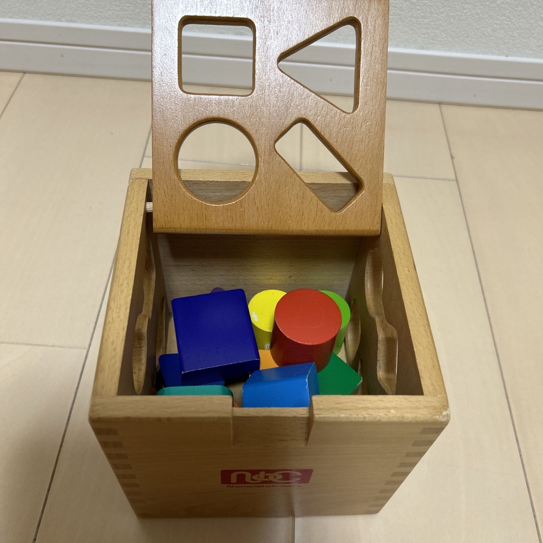 NICHIGAN(ニチガン)のニチガン　ドロップインザボックス　知育玩具　型はめパズル キッズ/ベビー/マタニティのおもちゃ(知育玩具)の商品写真