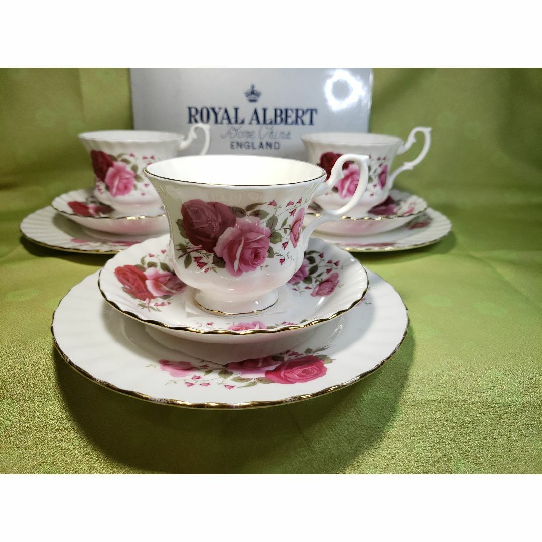 ROYAL ALBERT - ロイヤルアルバート 大きい薔薇柄のカップ&ソーサー