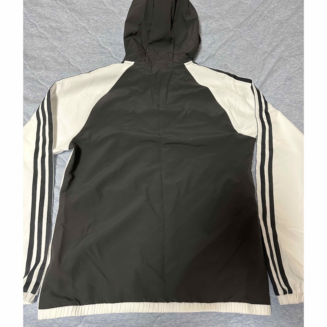 adidas(アディダス)のadidas ジャケット　レディース　Lサイズ レディースのジャケット/アウター(ナイロンジャケット)の商品写真