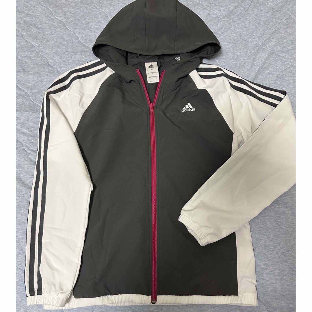 adidas(アディダス)のadidas ジャケット　レディース　Lサイズ レディースのジャケット/アウター(ナイロンジャケット)の商品写真