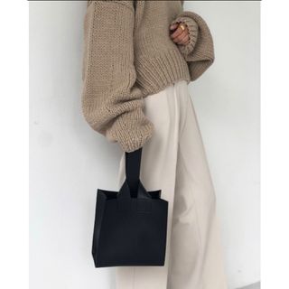 売り切り！トゥディフル　Round Leather Bag ブラック