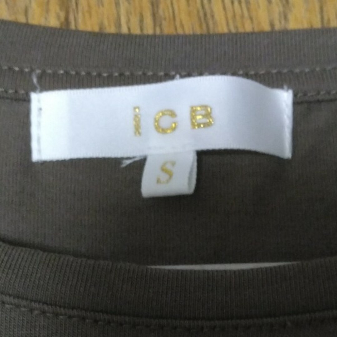 ICB(アイシービー)のicb　カーキTシャツ レディースのトップス(Tシャツ(半袖/袖なし))の商品写真