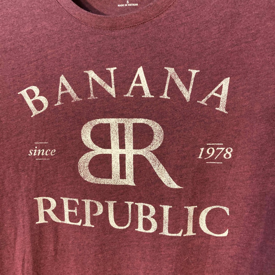 Banana Republic(バナナリパブリック)の【必見！バナナリパブリック！】ワインレッド　ロゴTシャツ　どんな着こなしにも合う レディースのトップス(Tシャツ(半袖/袖なし))の商品写真