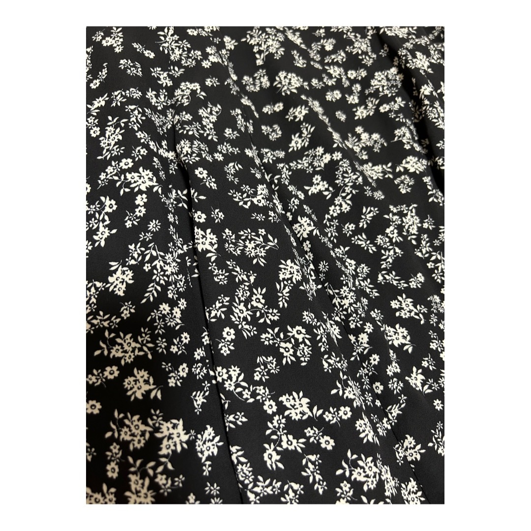 earth music & ecology(アースミュージックアンドエコロジー)のフレアロングスカート 総柄 花柄 薄手 1枚あると便利アイテム レディースのスカート(ロングスカート)の商品写真