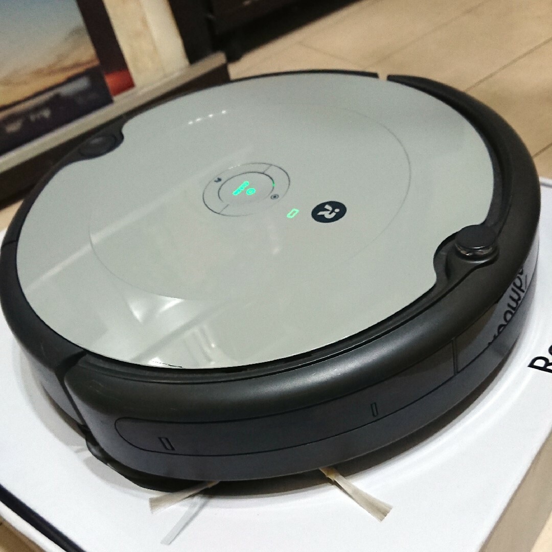 iRobot(アイロボット)の【お値引き可】iRobot ルンバ692 Roomba スマホ/家電/カメラの生活家電(掃除機)の商品写真