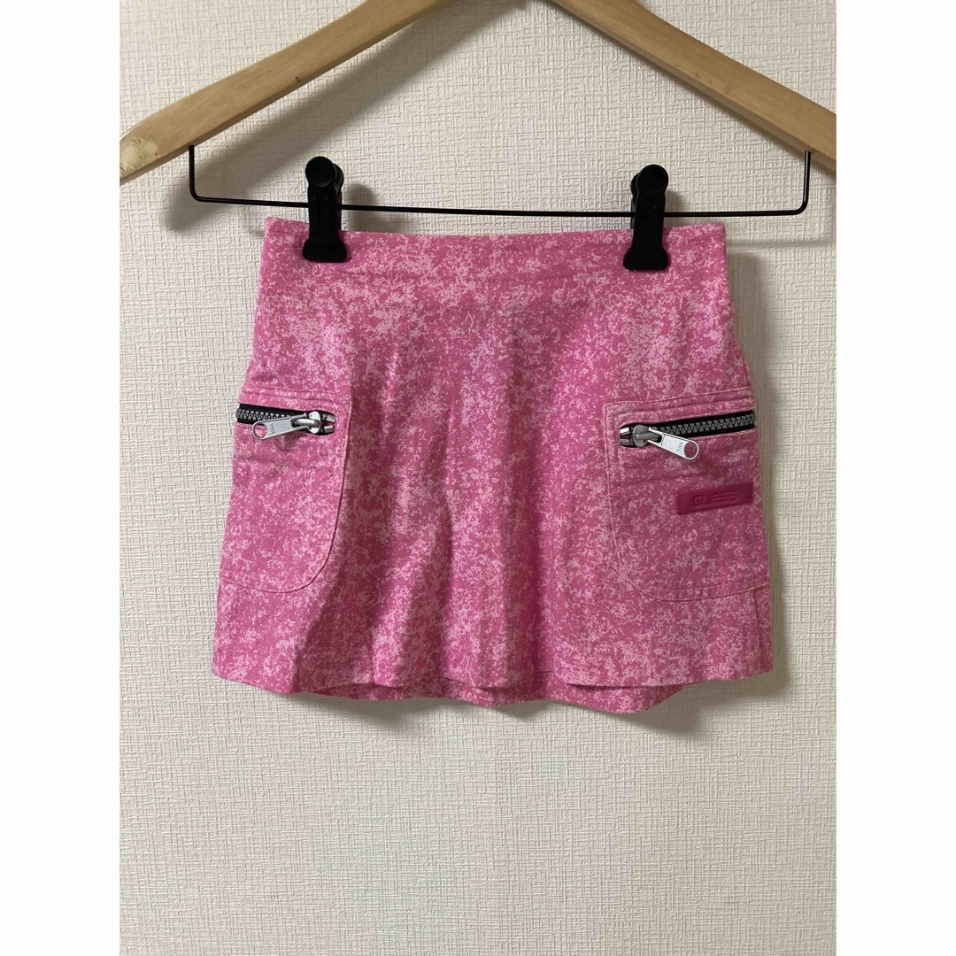 GUESS(ゲス)の美品 GUESS スカート　4Y 110 キッズ/ベビー/マタニティのキッズ服女の子用(90cm~)(スカート)の商品写真