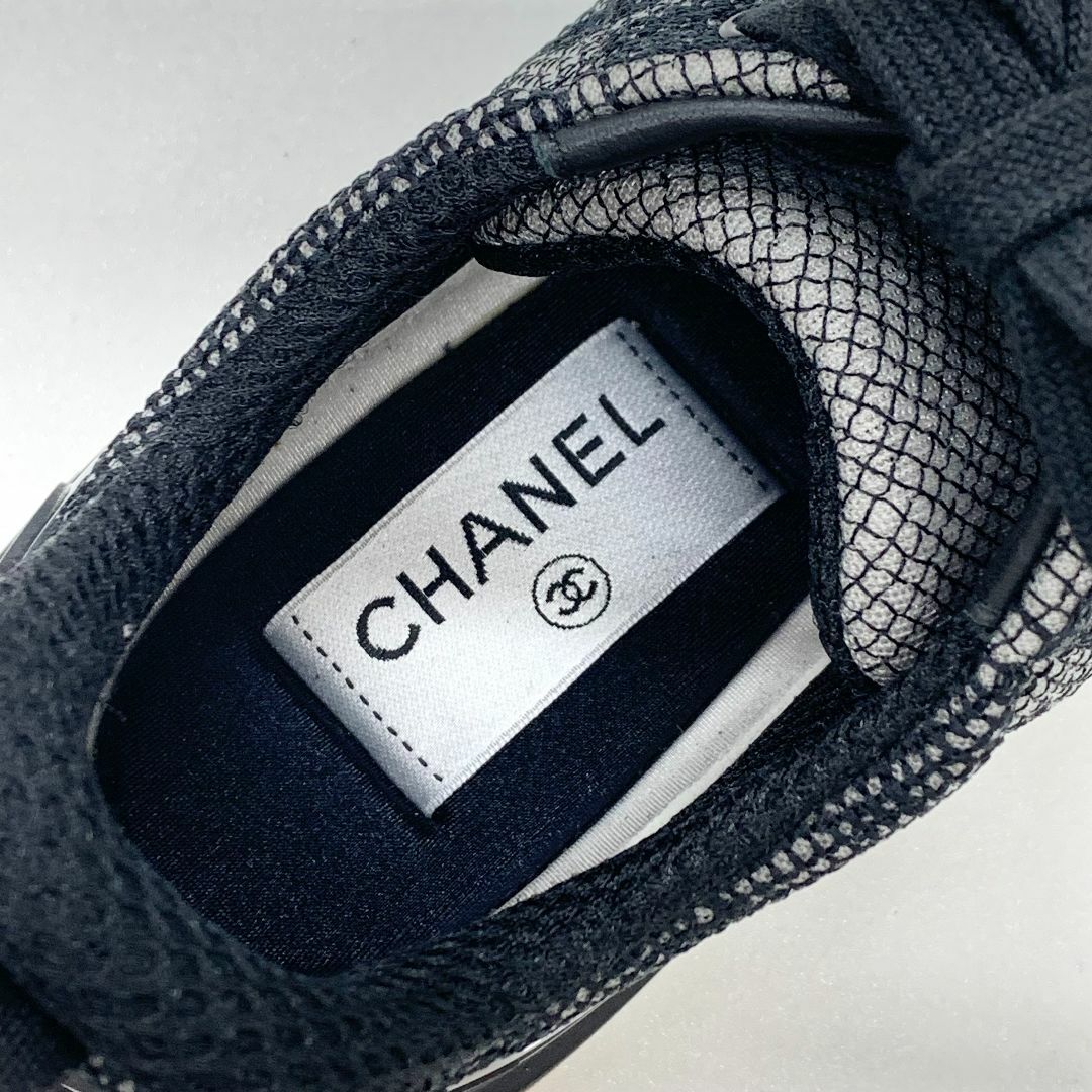 CHANEL(シャネル)の6549 シャネル メッシュ ココマーク ロゴ スニーカー ブラック グレー レディースの靴/シューズ(スニーカー)の商品写真