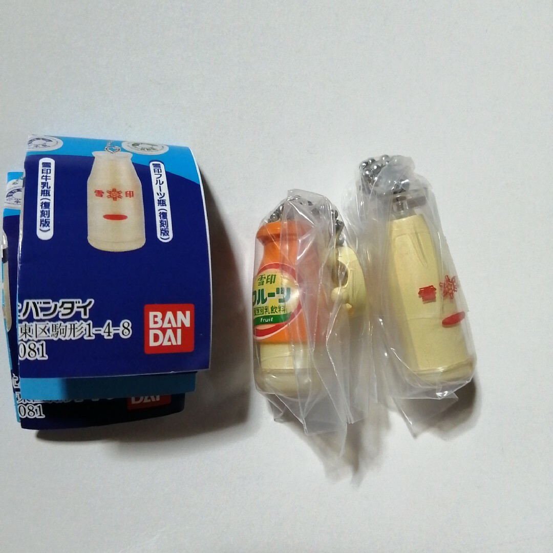 雪印メグミルク ミニチュアチャーム 乳飲料シリーズ 雪印フルーツ牛乳瓶の通販 by 伊達巻 雪印ミニチュアチャーム フルーツ瓶