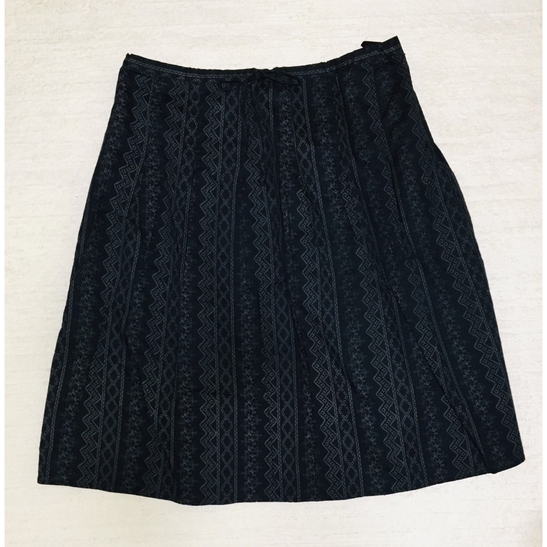 綿100% ブラック　透かし入りスカート　サイズ5L レディースのスカート(ひざ丈スカート)の商品写真