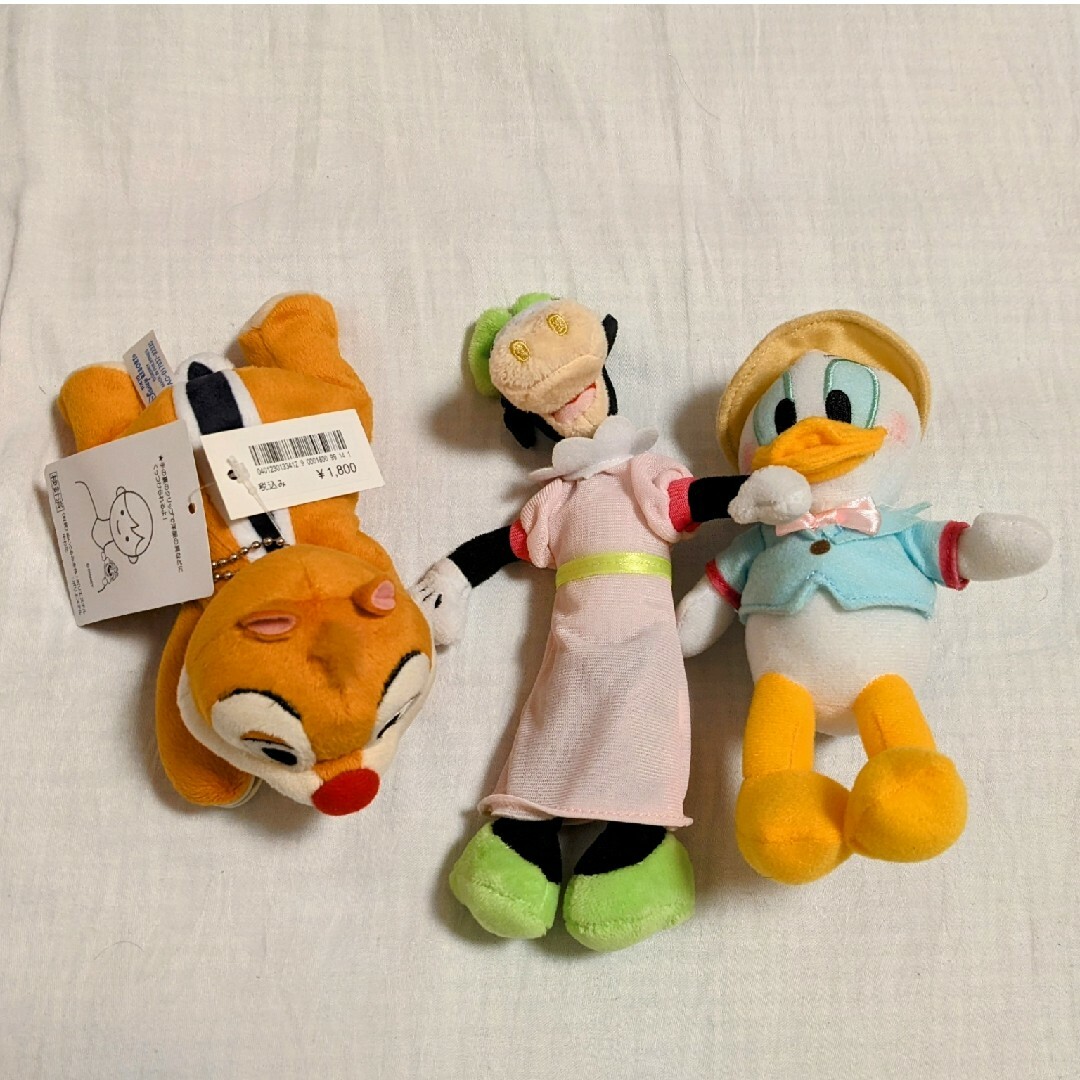 Disney(ディズニー)のディズニー チップとデール ぬいぐるみバッジ セット エンタメ/ホビーのおもちゃ/ぬいぐるみ(キャラクターグッズ)の商品写真