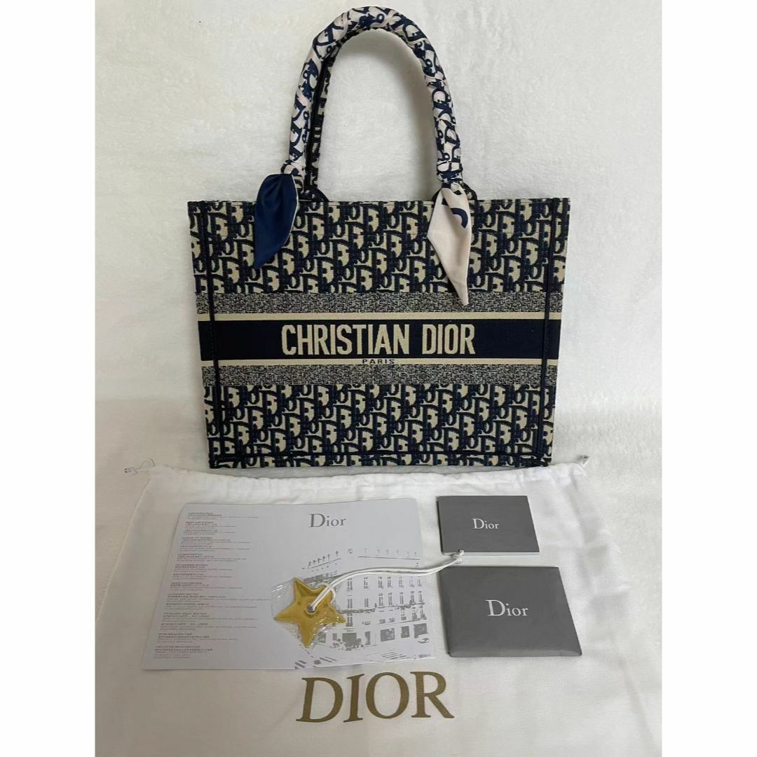 Christian Dior(クリスチャンディオール)の美品 DIOR BOOK TOTE ミディアムバッグ レディースのバッグ(トートバッグ)の商品写真