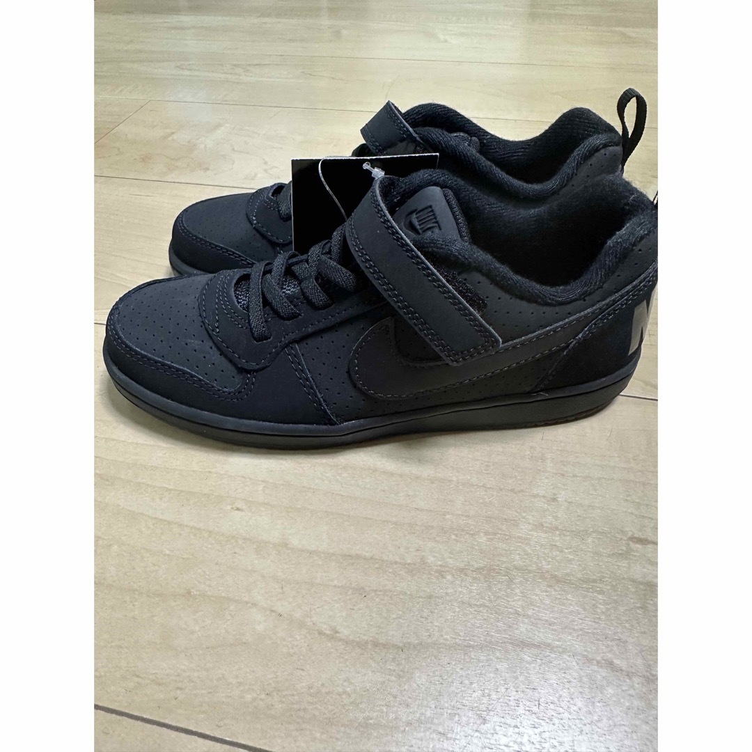 NIKE(ナイキ)のNIKE コート バーロウ LOW PSV キッズ/ベビー/マタニティのキッズ靴/シューズ(15cm~)(スニーカー)の商品写真