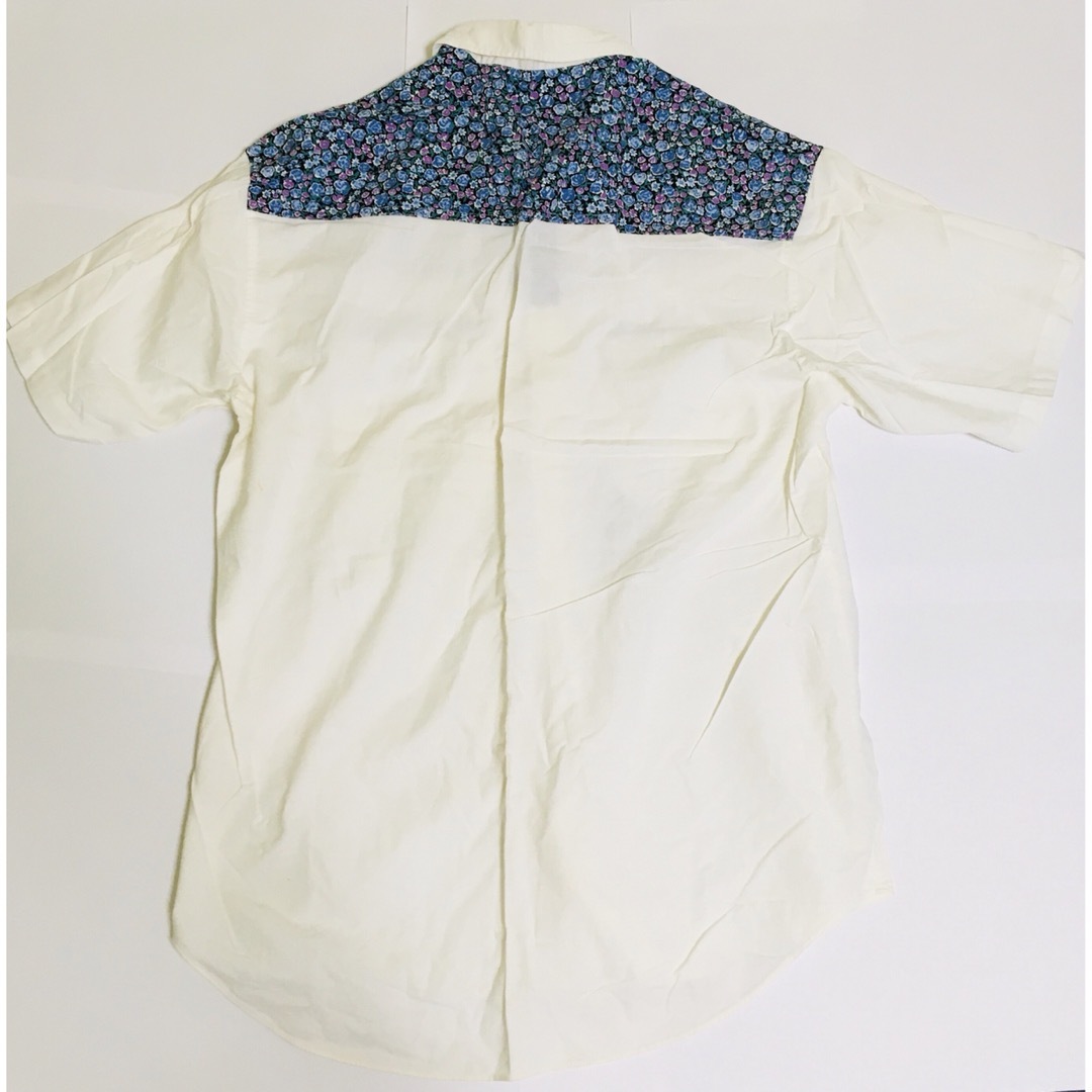 レディース　半袖ブラウス　肩、ポケット部分のみ花柄　Lサイズ レディースのトップス(シャツ/ブラウス(半袖/袖なし))の商品写真
