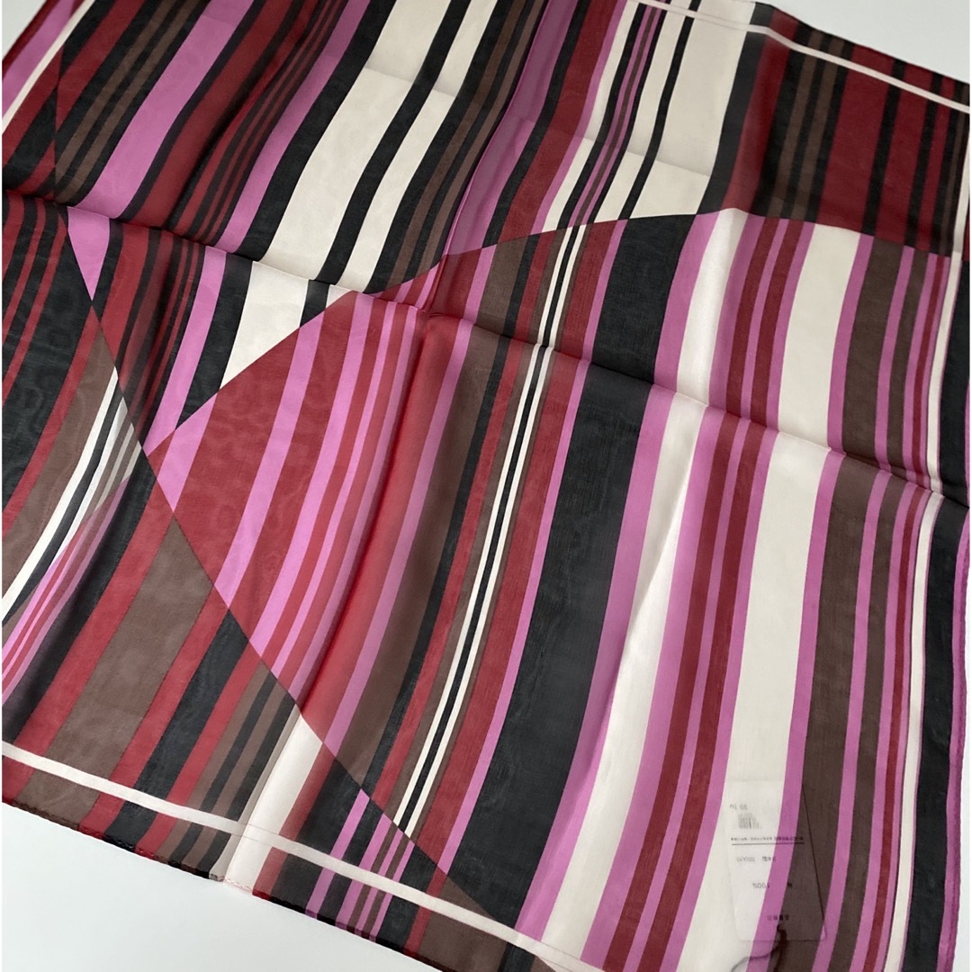 ICB(アイシービー)のICB スカーフ シルク素材 マルチストライプ柄 ピンク レッドパープル レディースのファッション小物(バンダナ/スカーフ)の商品写真