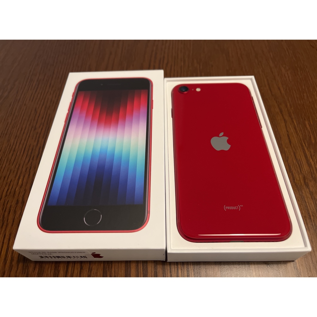 Apple(アップル)のiPhone SE 第3世代 (SE3)  64 GB プロダクトレッド スマホ/家電/カメラのスマートフォン/携帯電話(スマートフォン本体)の商品写真