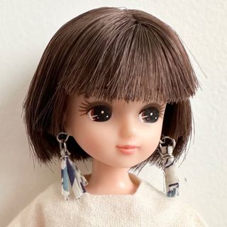 リカちゃん ドール用 リバティ生地 タッセルピアス ホワイト×ブルー(ぬいぐるみ/人形)