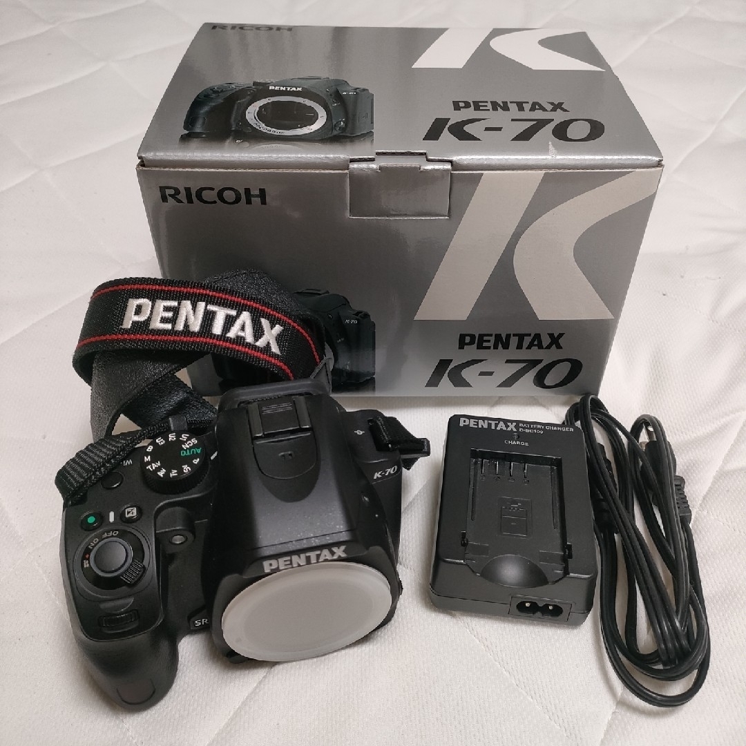 アウトドア【美品】PENTAX K-70 ボディ　バッグおまけ付き