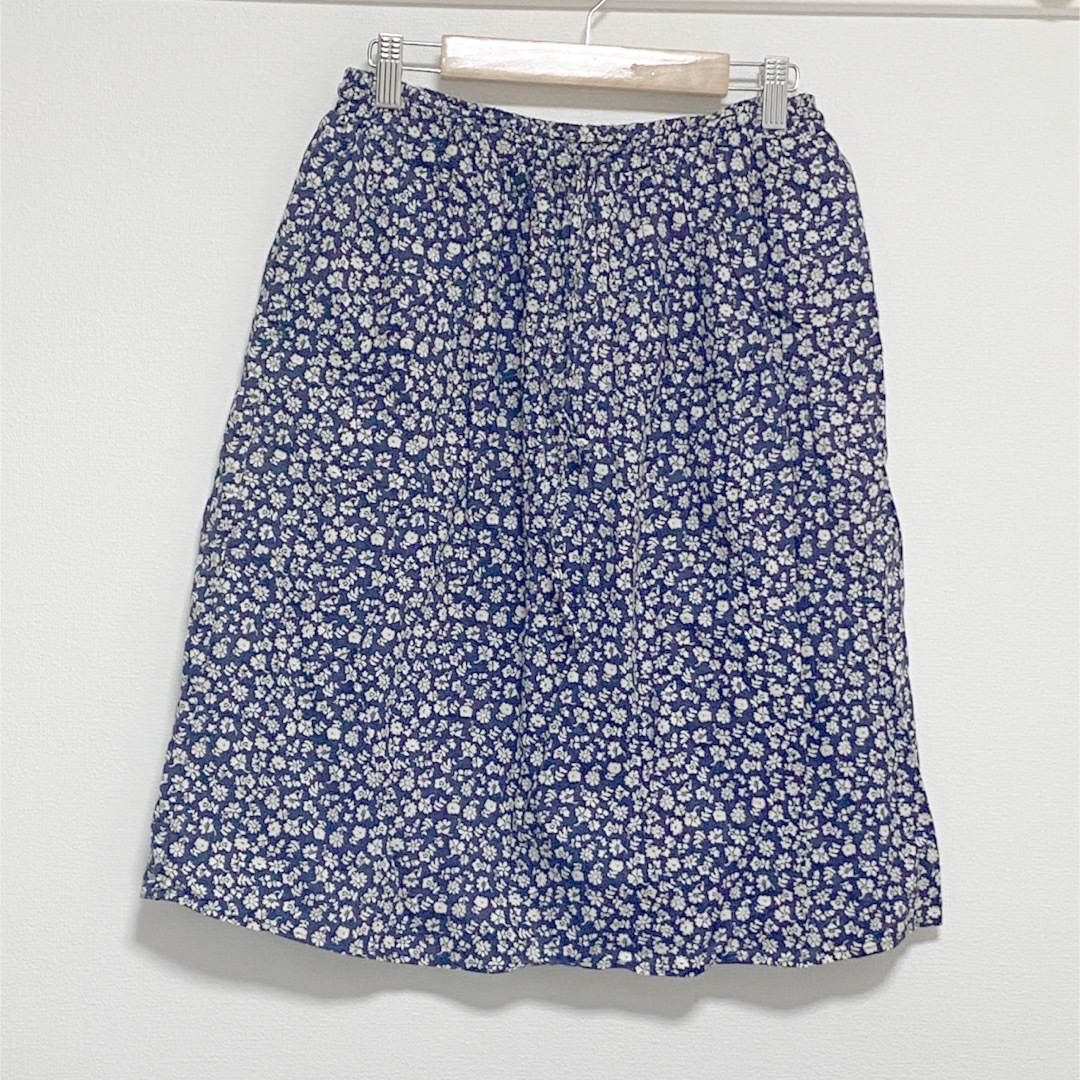 chocol raffine robe(ショコラフィネローブ)の花柄スカート　ネイビー レディースのスカート(ひざ丈スカート)の商品写真