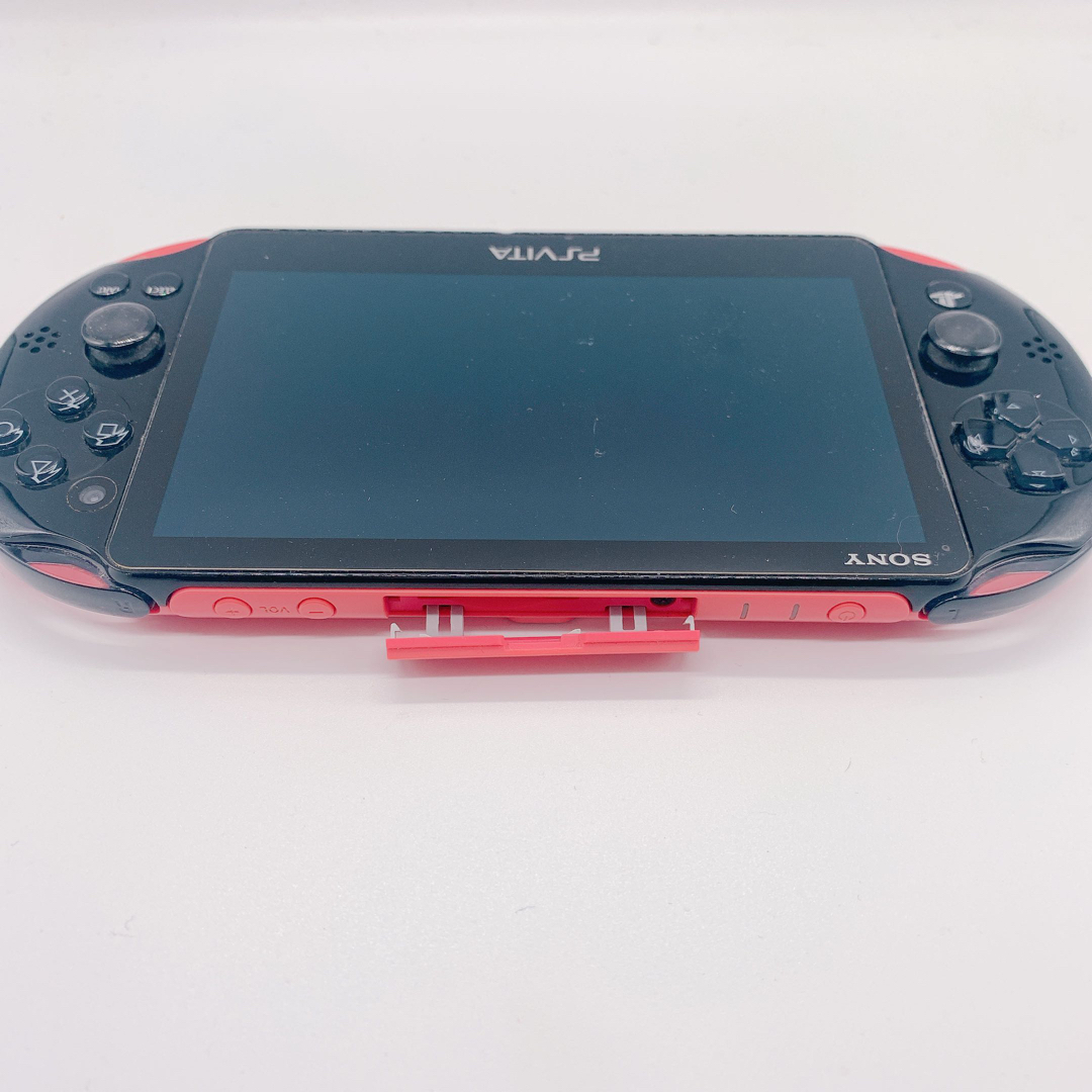 PlayStation Vita(プレイステーションヴィータ)の【即買い歓迎】PlayStation Vita 2000 ピンクブラック エンタメ/ホビーのゲームソフト/ゲーム機本体(携帯用ゲーム機本体)の商品写真