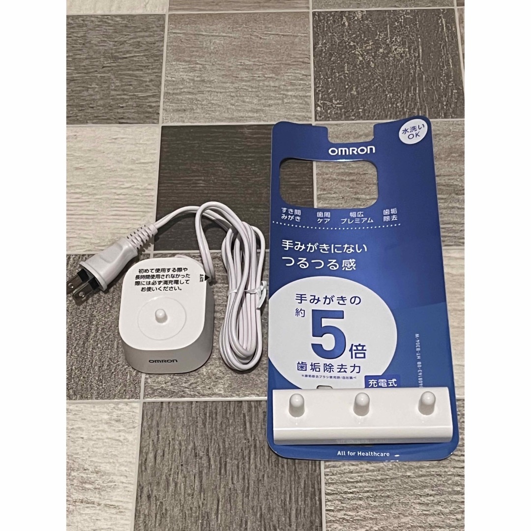 OMRON(オムロン)のOMRON オムロン 電動歯ブラシHT-B304-W 充電器 スマホ/家電/カメラの美容/健康(電動歯ブラシ)の商品写真